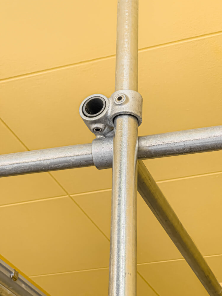 hoxar architecture hospitality restaurant low budget iron