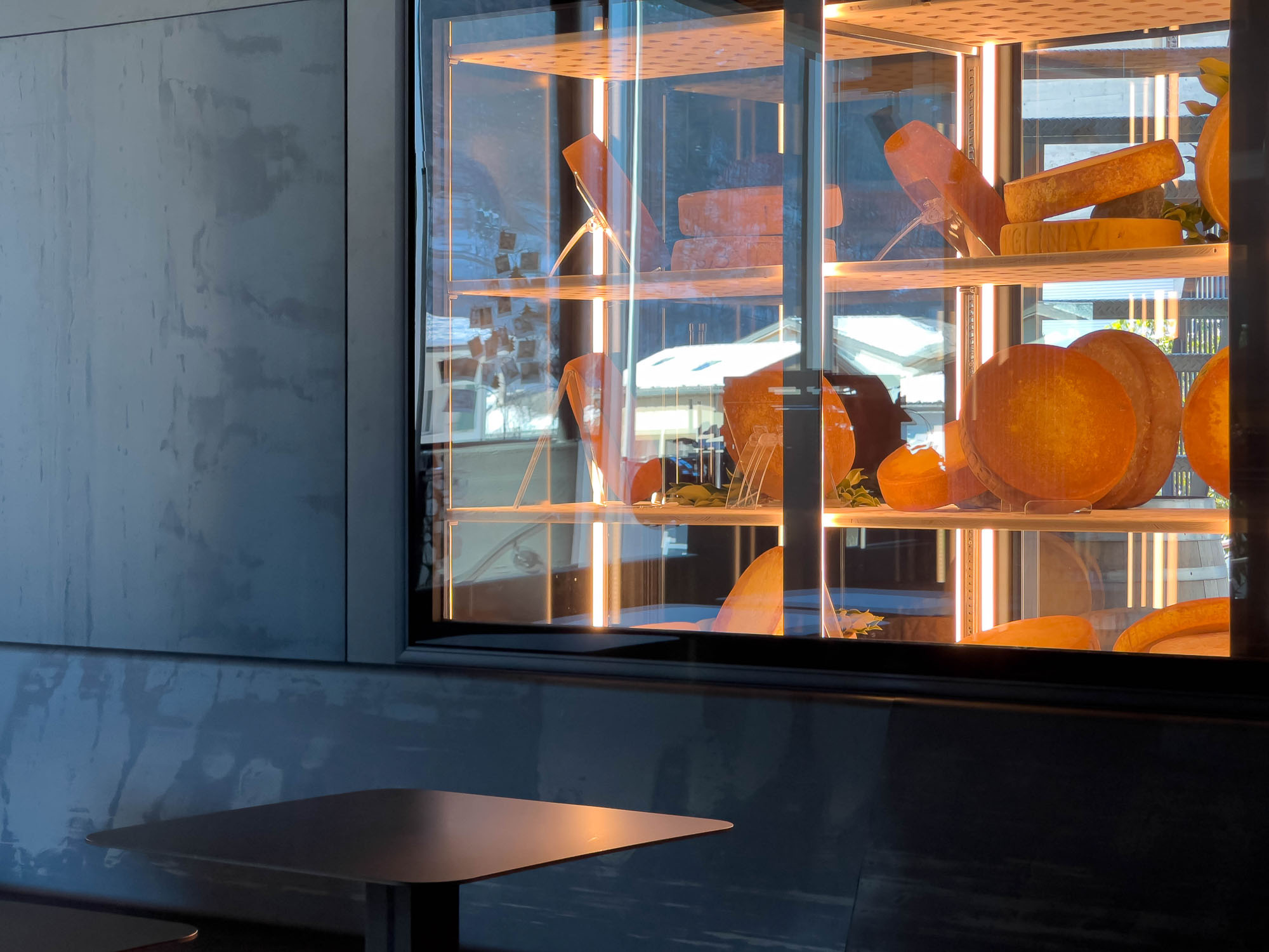 Vitrine Display in Cheese Shop Design