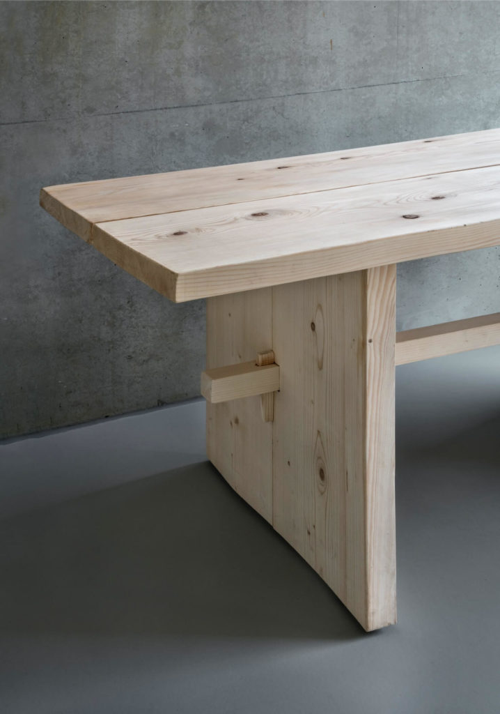 Rustic Pine Table Setting at Vortex Restaurant Lausanne