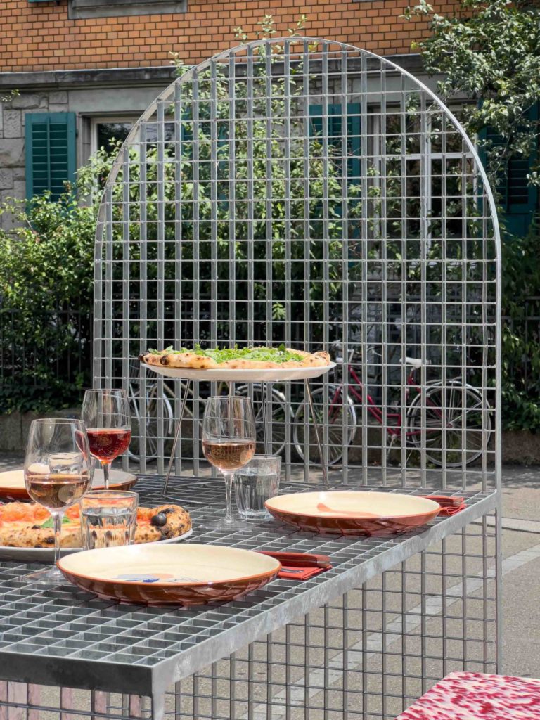 Stylish arch-shaped furniture in HOXAR STUDIO's pizzeria restaurant design.