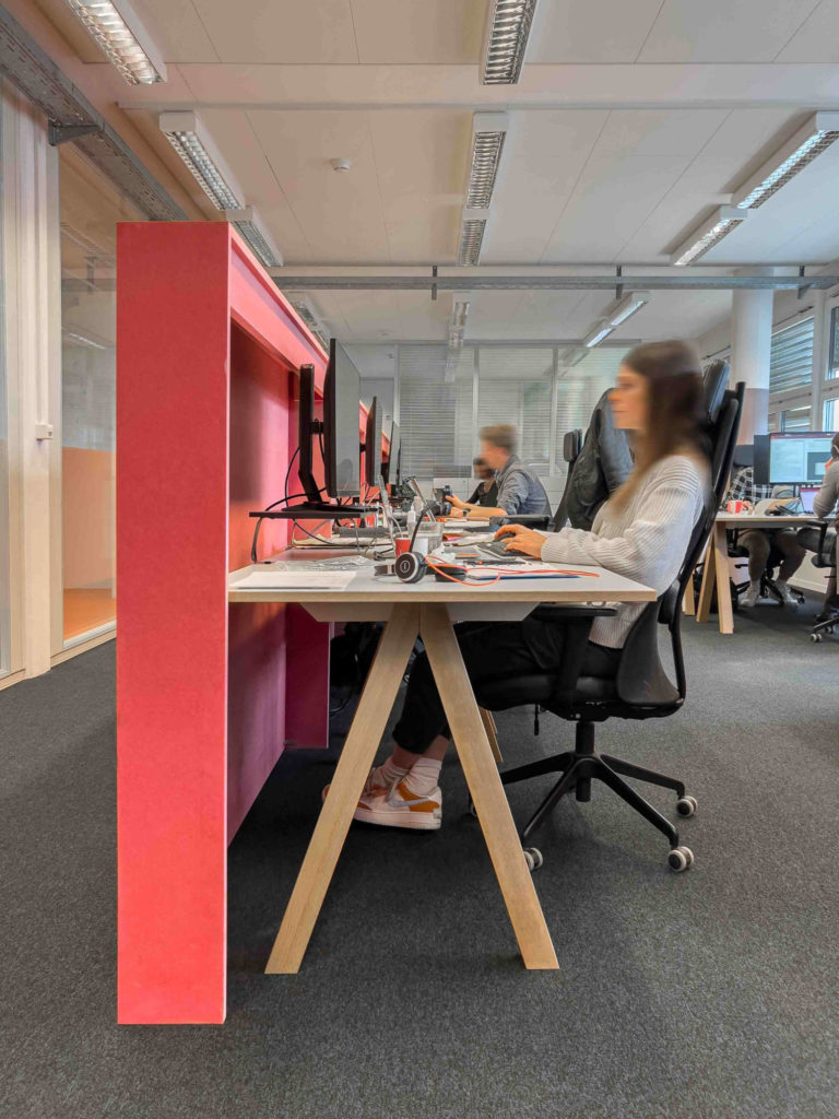 hoxar studio office interrior transformation startup epfl flxibility